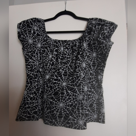 Pin up girl clothing spiderweb peasant top 2x - Picture 2 of 2